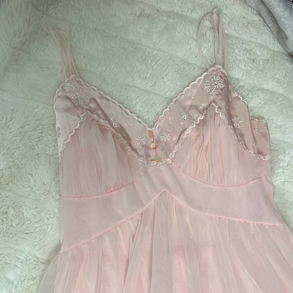 Vintage Powder Pink Demure Nightgown - Picture 4 of 9